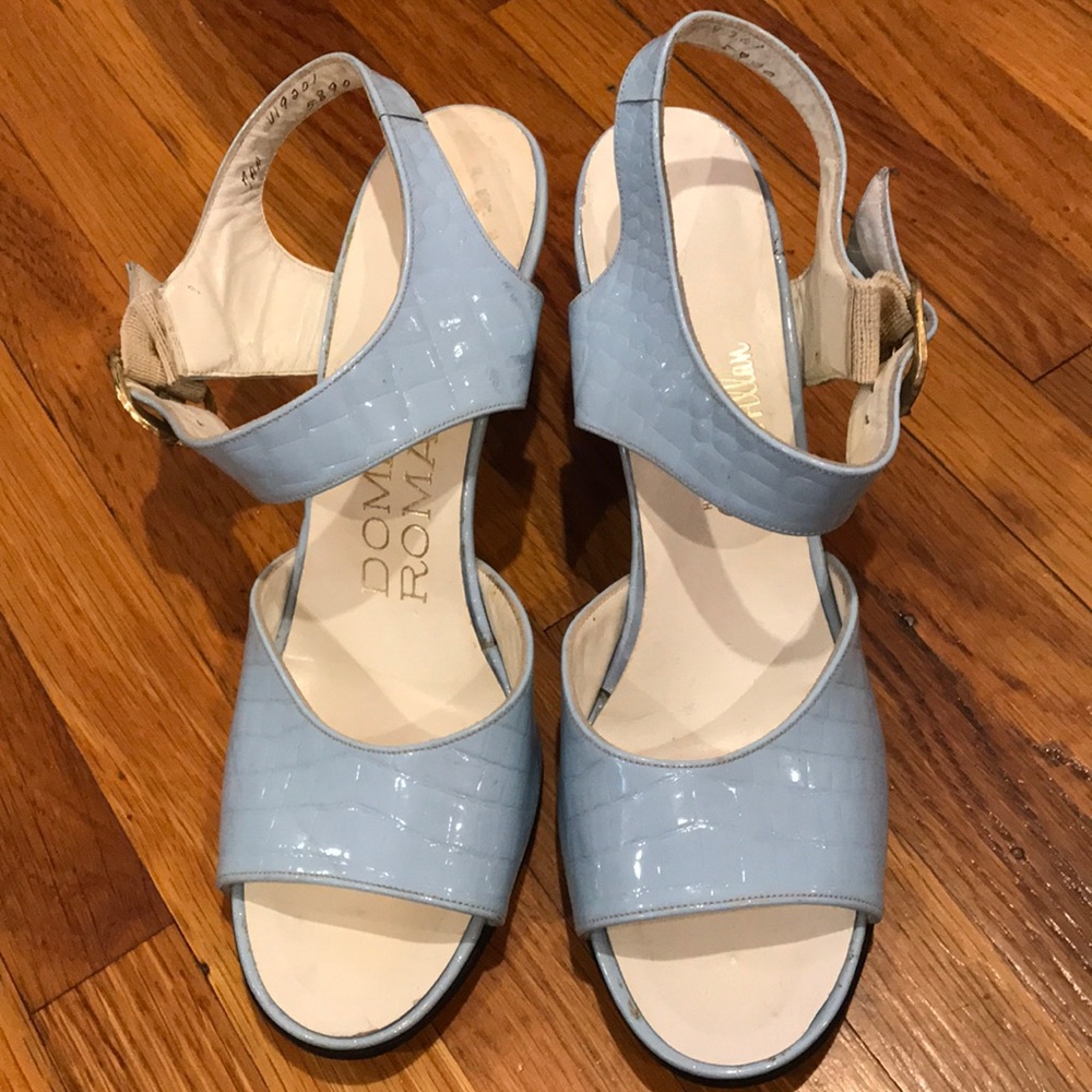 Vintage blue pumps